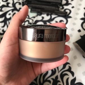 Laura Mercier powder